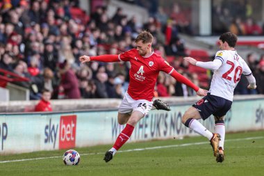 Barnsley 'den Robbie Cundy 2 Ocak 202' de Oakwell, Barnsley 'de Barnsley ile Bolton Wanderers arasındaki Sky Bet 1 maçında pas attı.