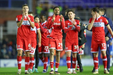 Middlesbrough oyuncuları, Birmingham City 'nin 2 Ocak 202' de St Andrews, Birmingham 'da Middlesbrough' a karşı oynadığı Gökyüzü İddia Şampiyonası maçından sonra gezgin taraftarları alkışlıyor.