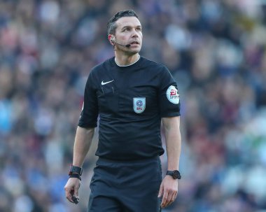 Hakem Darren Bond Gök İddia Şampiyonası maçında Birmingham City ile Middlesbrough arasında St Andrews, Birmingham, Birleşik Krallık, 2 Ocak 202