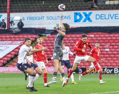 Bolton Wanderers 'ın 19 numaralı oyuncusu James Trafford, 2 Ocak 202' de Oakwell, Barnsley, İngiltere 'de oynanan Sky Bet 1 karşılaşmasında serbest vuruşu yaptı.