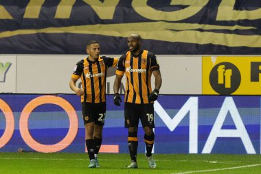 Hull City 'den Oscar Estupinan 2 Ocak 202' de Wigan Atletizm Şampiyonası Hull City 'ye karşı Wigan Stadyumu' nda oynanan maçta 1-2 kazanma golünü kutluyor.