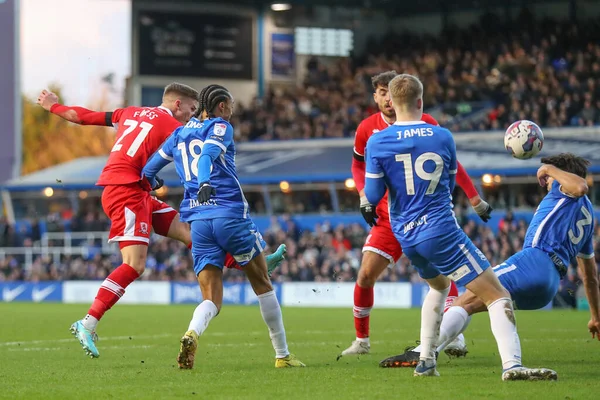 Middlesbrough 'dan Marcus Forss # 21, Birmingham City' den George Friend # 3, Birmingham City 'nin Middlesbrough' a karşı oynadığı 2 Ocak 202 'de oynanan Gökyüzü İddia Şampiyonası maçında engellendi.