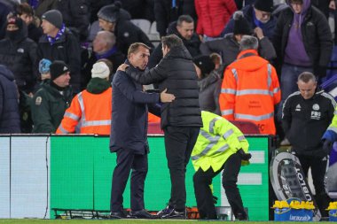 Leicester City 'nin teknik direktörü Brendan Rodgers ve Fulham' ın Marco Silva menajeri, 3 Ocak 202 'de King Power Stadyumu' nda Leicester City ve Fulham maçının ardından el sıkıştı.