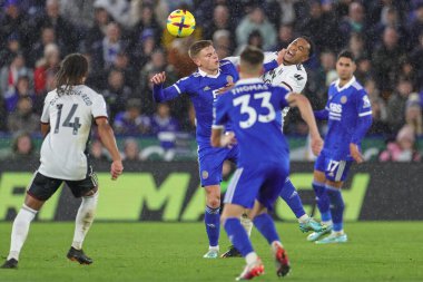 Leicester City 'den Harvey Barnes 3 Ocak 202' de King Power Stadyumu 'nda Leicester City Fulham' a karşı oynanan Premier League maçında 2 numaralı Fulham oyuncusu Kenny Tete 'yi kazara yüzünden yakaladı.