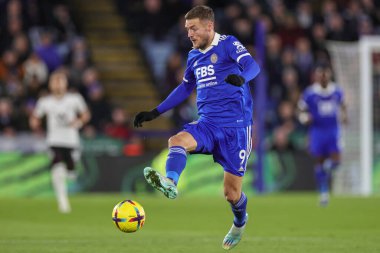 Leicester City 'den Jamie Vardy # 9 Premier League maçında topu kontrol ediyor. Leicester City, King Power Stadyumu' nda Fulham 'a karşı, 3 Ocak 202