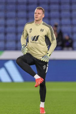 Maç öncesi ısınma sırasında Fulham 'dan Bernd Leno # 17 Premier Lig karşılaşmasında Leicester City - Fulham King Power Stadyumu, Leicester, İngiltere, 3 Ocak 202