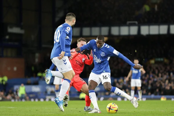 Abdoulaye Doucoure Everton Spara Durante Partita Premier League Everton Brighton — Foto Stock
