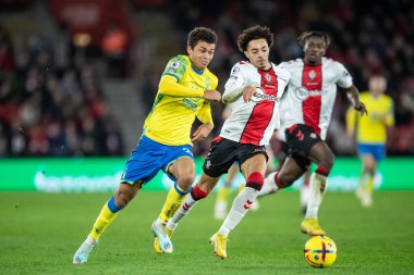 Nottingham Ormanı 'ndan Brennan Johnson # 20 Premier Lig maçı sırasında St Mary Stadyumu, Southampton, Southampton, İngiltere' de oynanan Southampton-Nottingham Forest maçında öne geçmek istiyor.