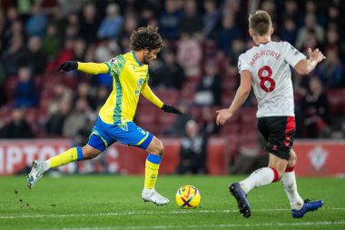 Nottingham Ormanı 'ndan Gustavo Scarpa # 31 Premier Lig maçı sırasında St Mary Stadyumu, Southampton, Southampton, İngiltere' de Southampton-Nottingham Forest maçında atış yapmak istiyor.