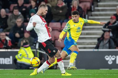 Nottingham Ormanı 'ndan Morgan Gibbs-White # 10 Premier League maçı sırasında Southampton Nottingham Ormanı' na karşı St Mary Stadyumu, Southampton, İngiltere, 4 Ocak 202 'de bir haç gönderdi.