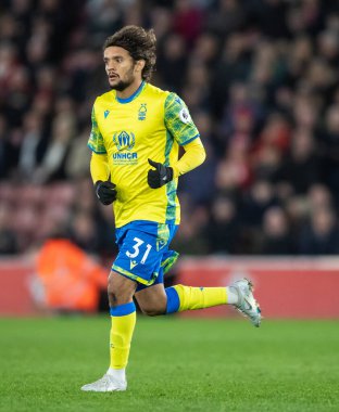 Nottingham Ormanından Gustavo Scarpa # 31 Premier Lig maçı sırasında Southampton Nottingham Ormanı 'na karşı St Mary Stadyumu, Southampton, İngiltere, 4 Ocak 202