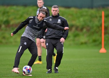 Plymouth Argyle orta saha oyuncusu Callum Wright (26), 5 Ocak 202 'de Plymouth Argyle antrenman sahasında Plymouth Argyle Antrenmanı sırasında çekim yaptı.