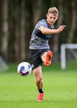 Plymouth Argyle forveti Ben Waine (23), 5 Ocak 202 'de Plymouth Argyle Antrenman Sahası' nda Plymouth Argyle Antrenmanı sırasında çekim yaptı.