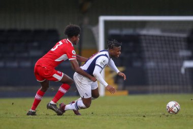 West Bromwich Albion 'dan Reyes Cleary # 28, 5 Ocak 202' de Keys Park, Hednesford, Birleşik Krallık 'ta oynanan Premier Lig Kupası karşılaşmasında faul yaptı.