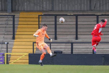 West Bromwich Albion 'dan Ted Cann, 5 Ocak 202' de Keys Park, Hednesford 'da oynanan Premier Lig Kupası maçında topu temizliyor.
