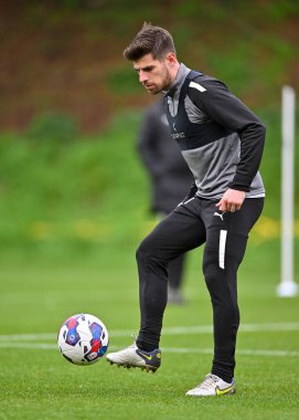 Plymouth Argyle orta saha oyuncusu Joe Edwards (8), 5 Ocak 202 'de Plymouth Argyle antrenman sahasında topu kontrol ediyor.