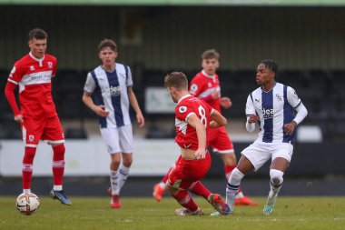 West Bromwich Albion 'dan Akeel Higgins, 5 Ocak 202' de Keys Park, Hednesford, Birleşik Krallık 'ta oynanan Premier Lig Kupası Batı Bromwich Albion vs Middlesbrough U23 maçında pas attı.