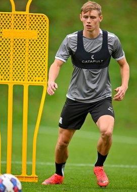 Plymouth Argyle, Plymouth Argyle Antrenman Alanı 'nda yapılan Plymouth Argyle Antrenmanı sırasında topu ileri alan Ben Waine (23), 5 Ocak 202