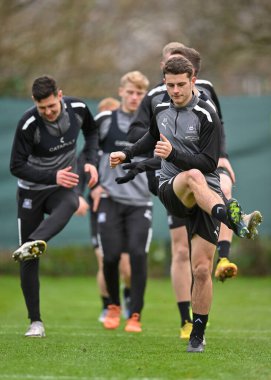 Plymouth Argyle orta saha oyuncusu Adam Randell (20), 5 Ocak 202 'de Plymouth Argyle antrenman sahasında Plymouth Argyle antrenmanı sırasında ısındı.