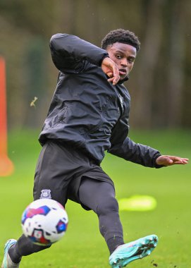 Plymouth Argyle tam geri Bali Mumba (17), 5 Ocak 202 'de Plymouth Argyle Antrenman Alanı' nda Plymouth Argyle Antrenmanı sırasında çekim yapar.