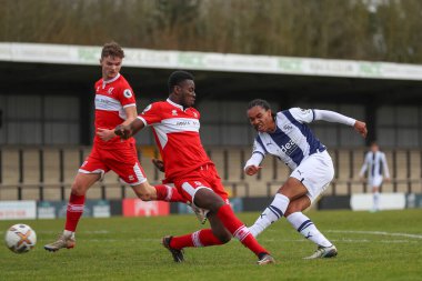 West Bromwich Albion 'dan Rico Richards, 5 Ocak 202' de Keys Park, Hednesford, Birleşik Krallık 'ta oynanan Premier Lig Kupası Batı Bromwich Albion-Middlesbrough U23 maçında gol atma şansı yakaladı.