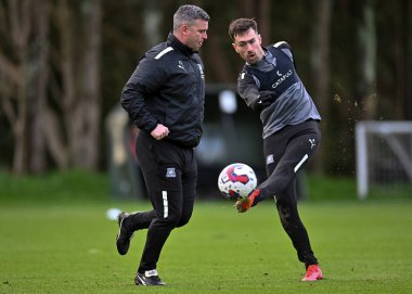 Plymouth Argyle forveti Ryan Hardie (9), Plymouth Argyle Teknik Direktörü Steven Schumacher 'ın 5 Ocak 202' de Plymouth Argyle Argyle Eğitim Sahası 'nda çekim yaptı.