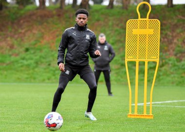 Plymouth Argyle, Plymouth Argyle Eğitim Alanı, Plymouth, İngiltere, 5 Ocak 202 'de yapılan Plymouth Argyle Antrenmanı sırasında Bali Mumba (17) tam geri dönmüştür.