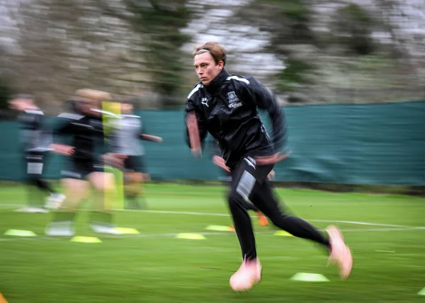 Plymouth Argyle orta saha oyuncusu Callum Wright (26) Plymouth Argyle antrenmanı sırasında Plymouth Argyle antrenman sahasında, Plymouth, İngiltere, 5 Ocak 202