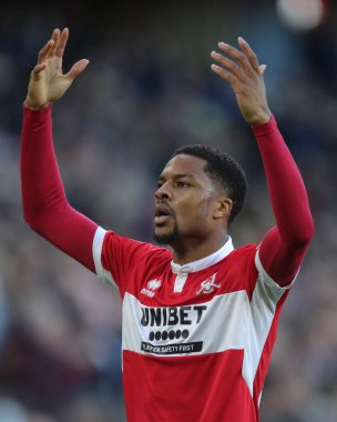 Middlesbrough 'dan Chuba Akpom, 7 Ocak 202' de Riverside Stadyumu 'nda oynanan ve Middlesbrough-Brighton ve Hove Albion maçının ilk yarısındaki golü attıktan sonra taraftarlarına işaret ediyor.