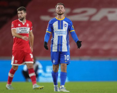 Brighton & Hove Albion 'dan Alexis Mac Allister, Birleşik Krallık' ın Middlesbrough kentindeki Riverside Stadyumu 'nda Middlesbrough ve Hove Albion' a karşı oynanan üçüncü tur müsabakasında jest ve tepkiler gösterdi.