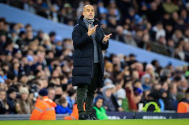 Manchester City 'nin Josep Guardiola teknik direktörü, 8 Ocak 202 tarihinde Etihad Stadyumu' nda oynanan ve Manchester City 'nin Chelsea' ye karşı oynadığı üçüncü tur karşılaşmasında oyuncularına talimat verdi.