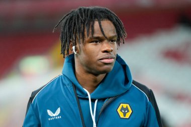 Wolverhampton Wanderers 'ın 81 numarası Dexter Lembikisa, 7 Ocak 202' de Anfield, Liverpool 'da Liverhampton Wanderers' a karşı oynanan Liverpool FA Cup üçüncü tur karşılaşmasından önce sahaya bakıyor.