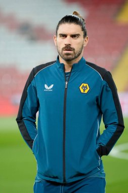 Wolverhampton Wanderers 'dan Rubn Neves 7 Ocak 2023' te Anfield, Liverpool 'da Liverhampton Wanderers' a karşı oynanan Liverpool FA Cup üçüncü tur karşılaşmasından önce sahaya bakıyor.