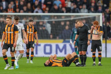 Hull City 'den 7 numaralı Ozan Tufan, 7 Ocak 202' de MKM Stadyumu 'nda oynanan Emirates FA Kupası üçüncü tur karşılaşmasında yüzünü tutarak yere serildi.