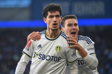 Leeds United 'ın 16 numaralı oyuncusu Sonny Perkins, 8 Ocak 202' de Cardiff City, Cardiff City Stadyumu 'nda oynanan Cardiff City - Leeds United maçında 2-2' lik galibiyet golünü kutluyor.