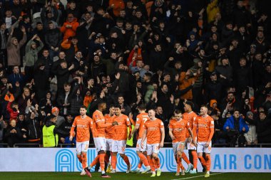 Blackpool 'lu Jerry Yates, 7 Ocak 202' de Bloomfield Road, Blackpool 'da oynanan Blackpool - Nottingham Forest maçında 4-0' lık galibiyet golünü kutluyor.