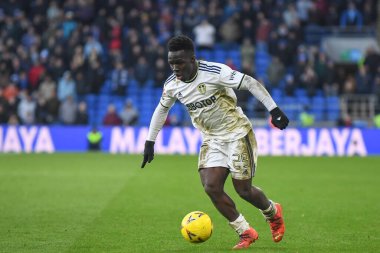 Leeds United 'ın 29 numaralı oyuncusu Wilfried Gnonto, 8 Ocak 202' de Cardiff City, Cardiff City Stadyumu 'nda oynanan üçüncü tur karşılaşmasında topla koşuyor.