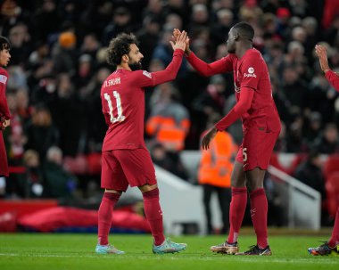 Liverpool 'lu Mohamed Salah # 11, 7 Ocak 2023' te Anfield, Liverpool 'da Liverhampton Wanderers' a karşı oynanan Liverpool FA Cup üçüncü tur karşılaşmasında İbrahima Konat ile gol atmasını kutluyor.