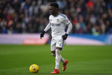 Leeds United 'ın 29 numaralı oyuncusu Wilfried Gnonto, 8 Ocak 202' de Cardiff City, Cardiff City Stadyumu 'nda oynanan üçüncü tur karşılaşmasında topla koşuyor.