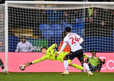 Plymouth Argyle kalecisi Michael Cooper (1), 7 Ocak 202 'de Bolton Stadyumu' nda oynanan Sky Bet 1 karşılaşmasında Bolton Wanderers 'a karşı Plymouth Argyle maçında zaman kazandırdı.