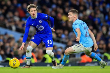 Chelsea 'li 23. Conor Gallagher, Manchester City ile Manchester City' nin 8 Ocak 2023 'te Etihad Stadyumu' nda oynanan üçüncü tur müsabakasında Manchester City 'nin Sergio Gmez # 21' den fazla pas attı.
