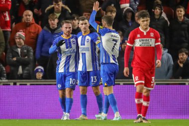 Brighton & Hove Albion 'dan Alexis Mac Allister 7 Ocak 202' de Riverside Stadyumu, Middlesbrough, İngiltere 'de oynanan ve Middlesbrough-Brighton ve Hove Albion maçında golünü 1-4' lük setlerle kutluyor.