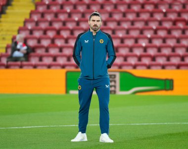 Wolverhampton Wanderers 'dan Rubn Neves 7 Ocak 2023' te Anfield, Liverpool 'da Liverhampton Wanderers' a karşı oynanan Liverpool FA Cup üçüncü tur karşılaşmasından önce sahaya bakıyor.