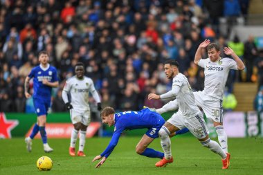 Cardiff City 'den Joel Bagan # 3 numara Leeds United' ın Sam Greenwood # 42 'si tarafından 8 Ocak 202' de Cardiff City Stadyumu 'nda oynanan Cardiff City - Leeds United maçında faul yaptı.