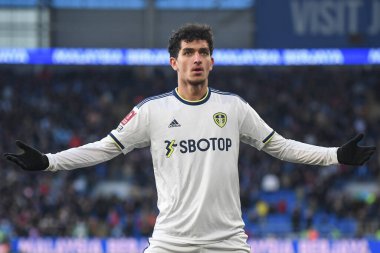Leeds United 'ın 16 numaralı oyuncusu Sonny Perkins, 8 Ocak 202' de Cardiff City, Cardiff City Stadyumu 'nda oynanan Cardiff City - Leeds United maçında 2-2' lik galibiyet golünü kutluyor.