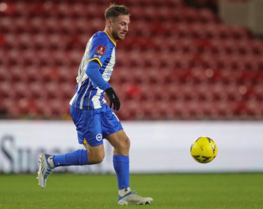Brighton & Hove Albion 'dan Alexis Mac Allister 7 Ocak 202' de Riverside Stadyumu 'nda Middlesbrough - Brighton ve Hove Albion arasında oynanan FA Cup karşılaşmasında topa vuruyor.