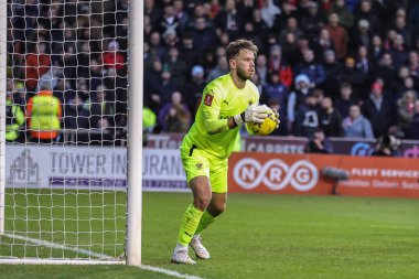 Blackpool 'dan Chris Maxwell # 1, Nottingham Ormanı' ndan Sam Surridge # 16 'dan Blackpool - Nottingham Yolu, Blackpool, İngiltere, 7 Ocak 202' de oynanan üçüncü tur karşılaşmasında şutu kurtardı.
