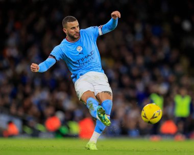 Manchester City 'den Kyle Walker 8 Ocak 202' de Etihad Stadyumu 'nda oynanan FA Cup Üçüncü Raund karşılaşmasında topu kontrol ediyor.