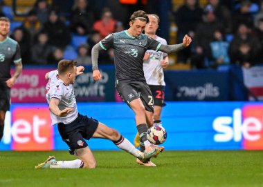 Plymouth Argyle orta saha oyuncusu Callum Wright (26), 7 Ocak 202 'de Bolton Stadyumu, Bolton Üniversitesi' nde Bolton Wanderers - Plymouth Argyle maçında top için mücadele etti.