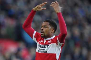 Middlesbrough 'dan Chuba Akpom, 7 Ocak 202' de Riverside Stadyumu 'nda oynanan ve Middlesbrough-Brighton ve Hove Albion maçının ilk yarısındaki golü attıktan sonra taraftarlarına işaret ediyor.